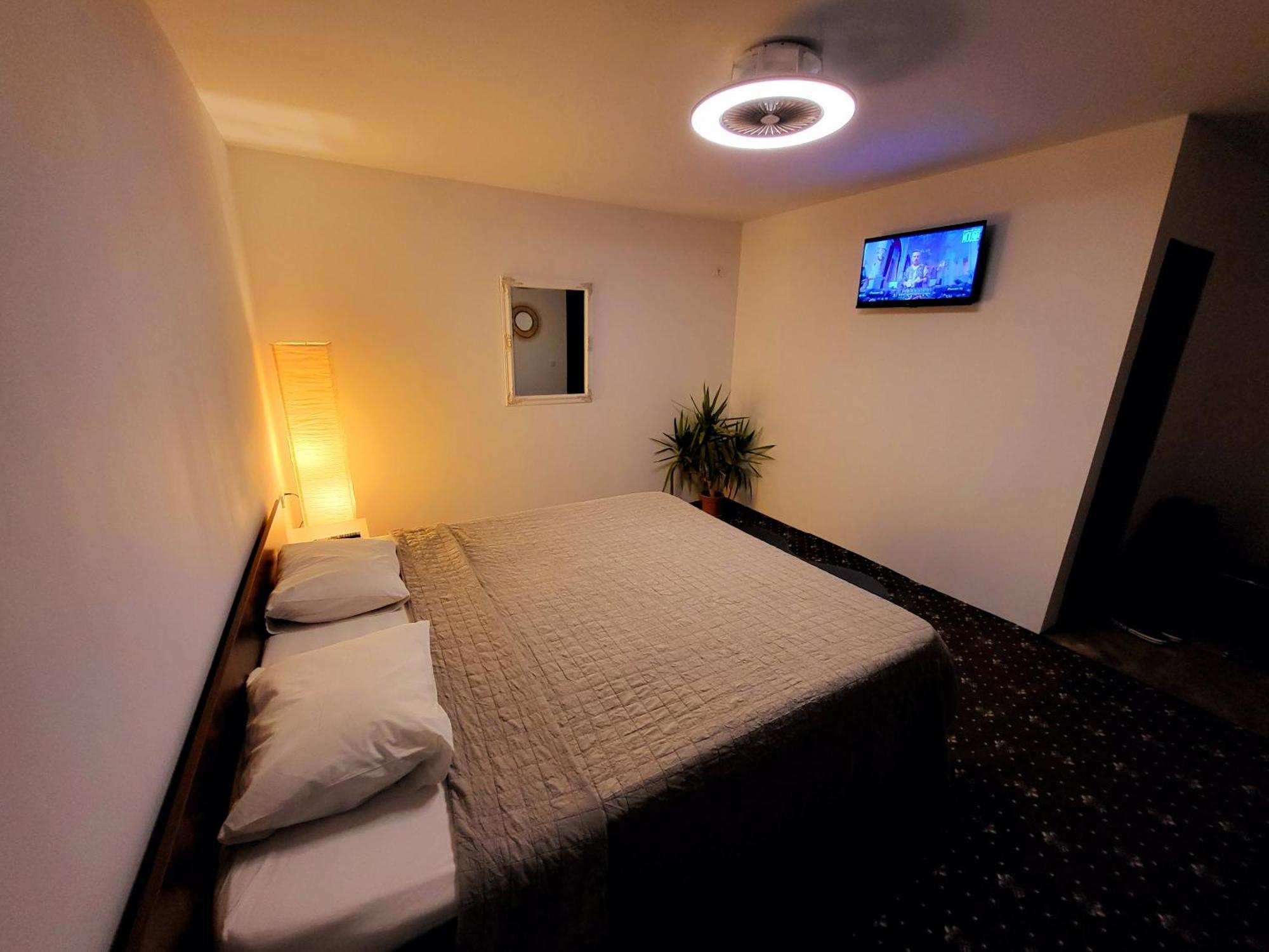 Forest Inn Izvorani Zewnętrze zdjęcie